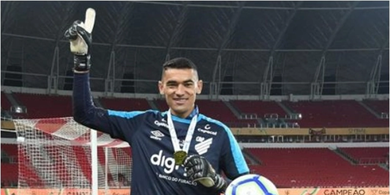 Deputada Edna Henrique apresenta Voto de Louvor ao goleiro Santos na Câmara Federal; Veja