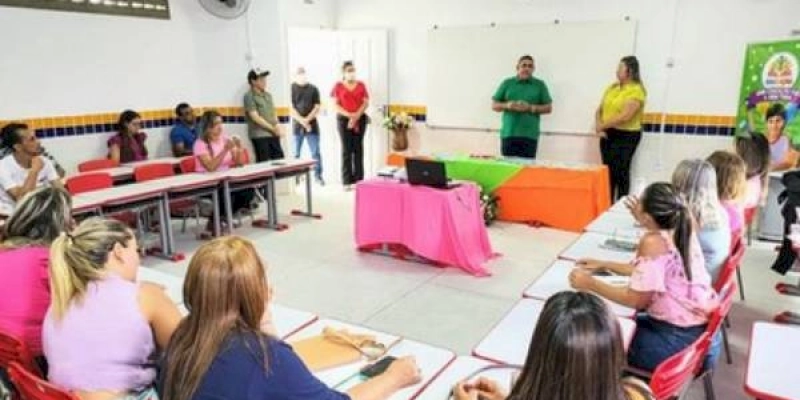 Secretaria de Educação realiza evento de lançamento do Guia Informativo da Escola 2023, em Aparecida
