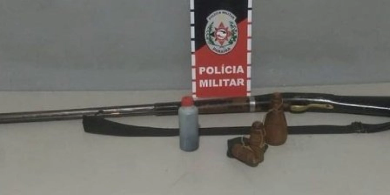 Polícia flagra homem andando com espingarda em estrada vicinal na Paraíba 