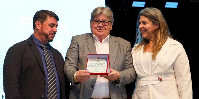 João Azevêdo prestigia solenidade de comemoração dos 20 anos da TV Câmara de João Pessoa