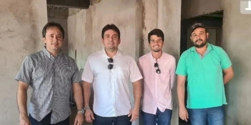 Helder Carvalho visita obras da construção da Casa de Sousa em João Pessoa