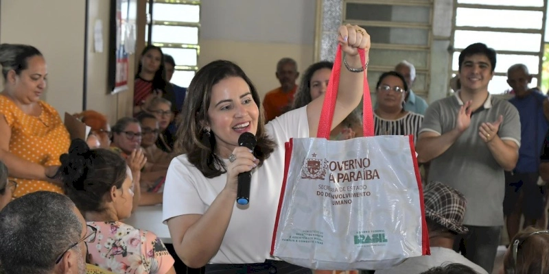 Pollyanna Dutra entrega 2 mil litros de leite do PAA em João Pessoa