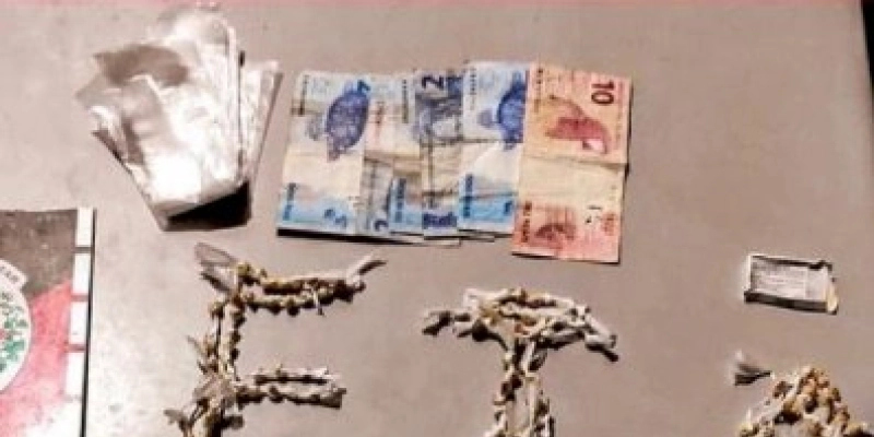 “Boca de Fumo” que funcionava por trás de escola é desarticulada pela polícia 