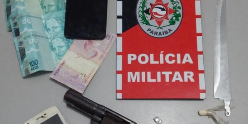  Polícia apreende arma e drogas na cidade de Patos