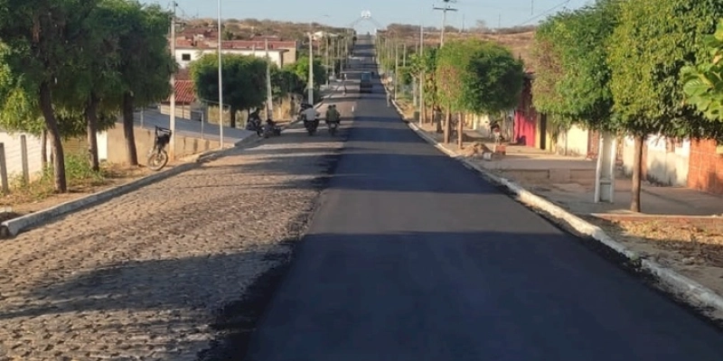 Prefeito Marcelo Vale comemora pavimentação em asfalto nas Ruas de Nazarezinho em parceria com o Governo do Estado 