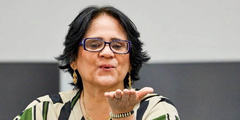 Em João Pessoa, ministra Damares entrega Vans dos Direitos e veículos para conselhos tutelares