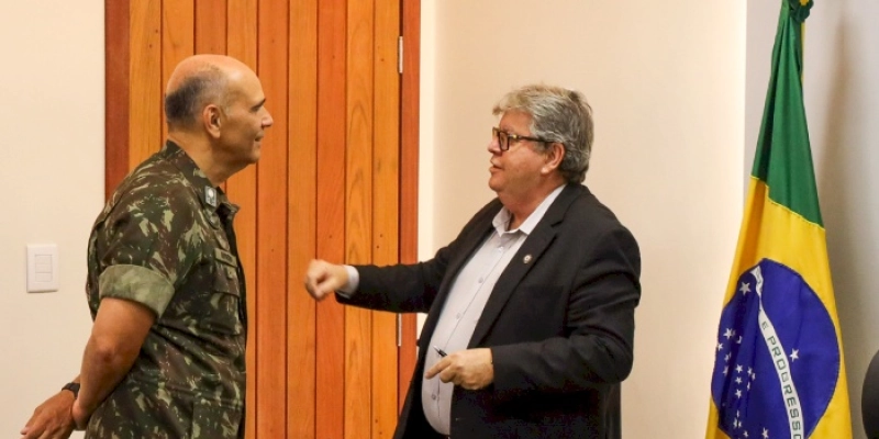 Governador recebe visita de cortesia de Comandante Militar do Exército no Nordeste e destaca potencialidades do estado
