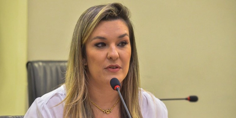 Camila lamenta a morte do senador José Maranhão, o 