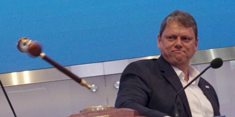 Governador Tarcísio de Freitas lidera isoladamente em popularidade digital, segundo pesquisa da Quaest