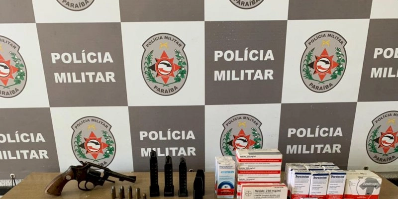 Polícia apreende arma de fogo, mais de 200 munições e anabolizantes com homem que usava tornozeleira eletrônica