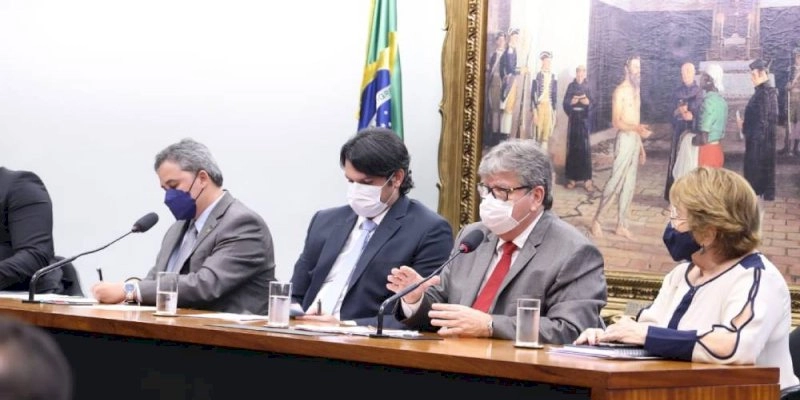  João Azevêdo pleiteia emendas para obras hídricas e habilitação de leitos de UTI em reunião com bancada federal