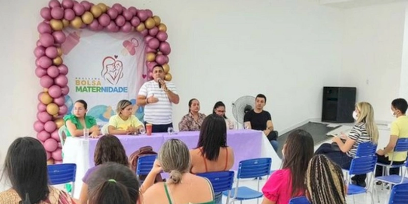 Prefeito João Neto realiza a entrega do benefício do Programa Bolsa Maternidade no município de Aparecida