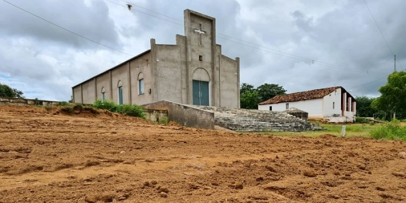Prefeitura de Sousa inicia trabalho para construção de praça na comunidade rural São Vicente
