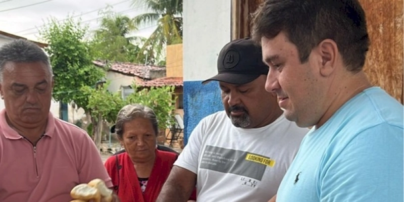 Helder Carvalho e Dênis Formiga participam de ações sociais dos Programa Pão na Mesa e Café Solidário no Frei Damião