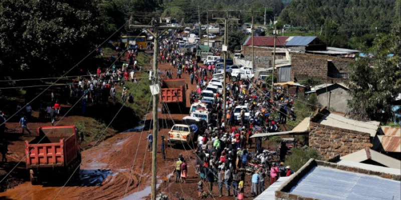 TRAGÉDIA - Rompimento de barragem deixa mais de 40 mortos no Quênia
