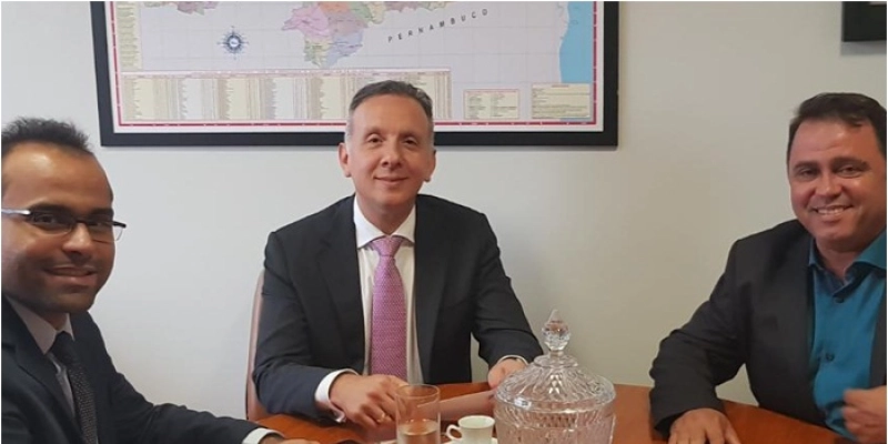 Aguinaldo recebe pedido de prefeito do Sertão para que 14ª Vara Federal de Patos não seja transferida