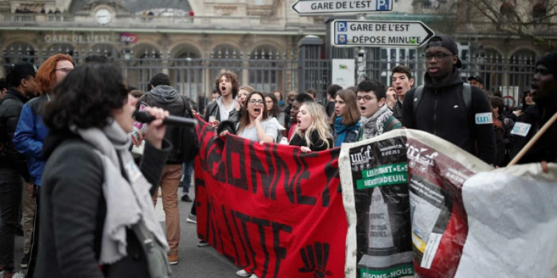 Nova greve contra reforma trabalhista de Macron paralisa a França; Confira