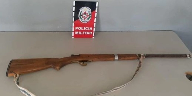Polícia apreende arma de fogo durante rondas ostensivas; suspeito consegue fugir 