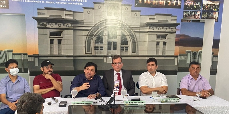 Durante Coletiva, Prefeito Fábio Tyrone anuncia calendário de licitações, aumento salarial e inauguração 