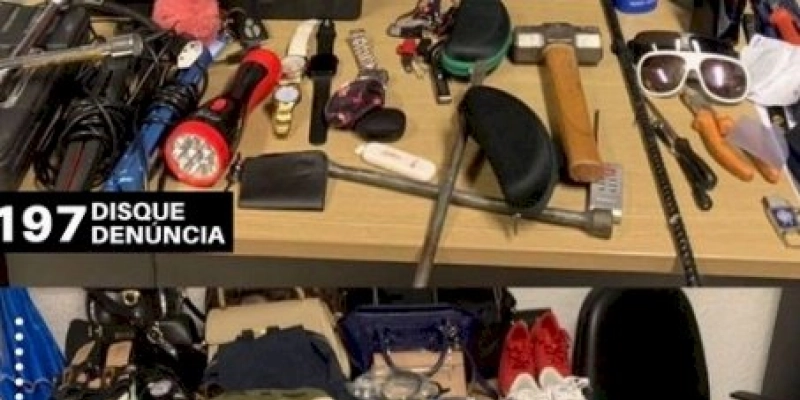Polícia prende suspeitos de bloquearem sinal de travamento para furtar objetos deixados em veículos 