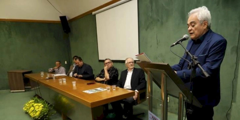 José Nêumanne Pinto profere palestra em Campina Grande e alerta para momento crítico da comunicação
