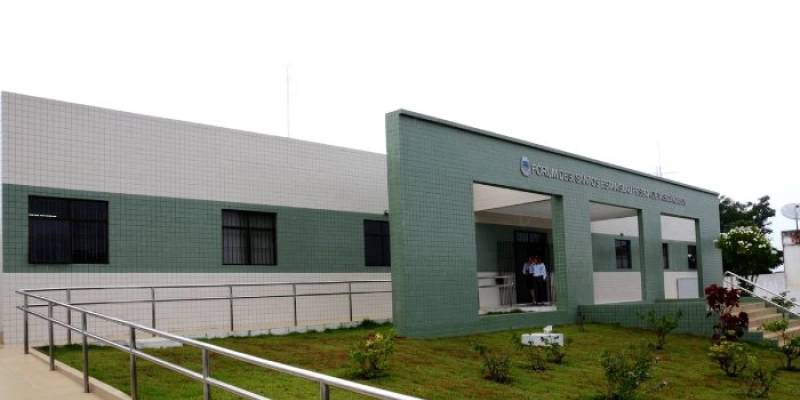 Pleno declara inconstitucional Lei que institui leitura bíblica nas escolas