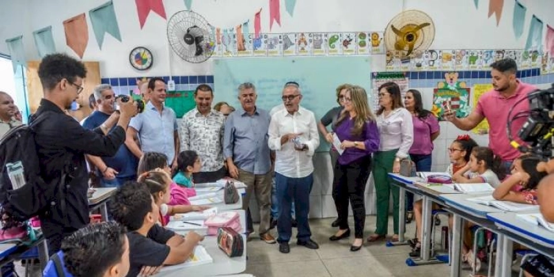 Cícero Lucena autoriza obras de reestruturação de escola em Jaguaribe