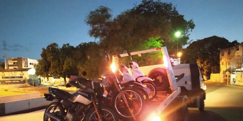 Polícia Militar intensifica abordagens a veículos na Operação Moto Segura, em Cajazeiras