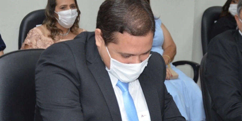 Vereador 2º da lista dos mais votados em Sousa, Novinho de Carlão nesta quarta-feira no PONTO & VÍRGULA da TVRPB; Assista 
