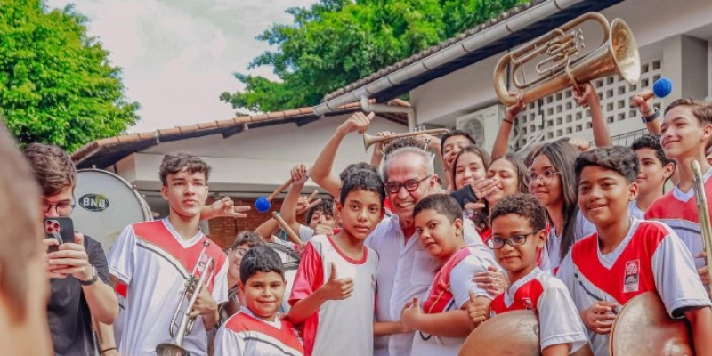 Prefeito entrega mais de mil instrumentos musicais para escolas do Município e destaca incentivo aos projetos educacionais