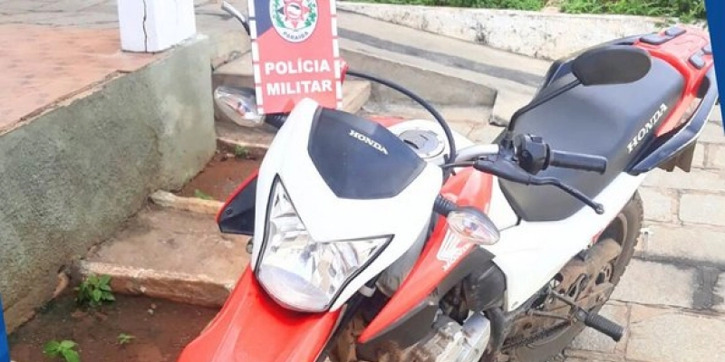 Moto clonada é apreendida em ação da Polícia Militar, no Sertão da Paraíba
