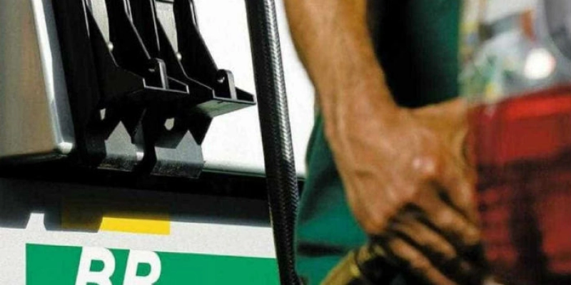 Queda do petróleo pode levar governo a reduzir preço do diesel; Confira