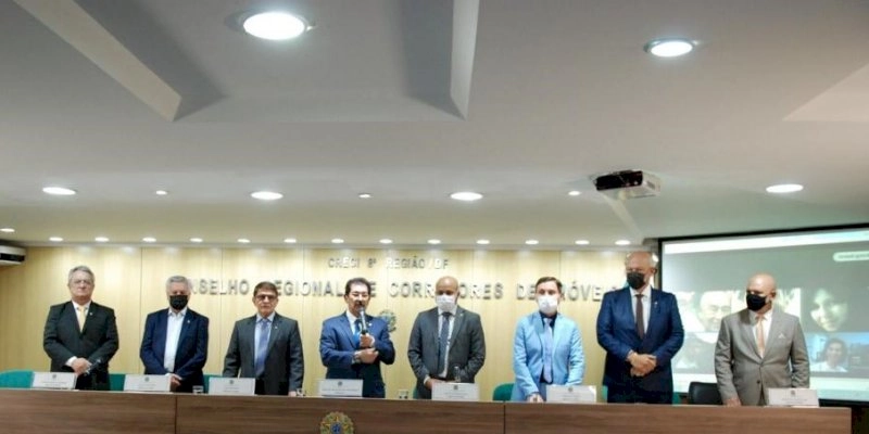 Diretoria do Cofeci prestigia diplomação de conselheiros do Creci-DF