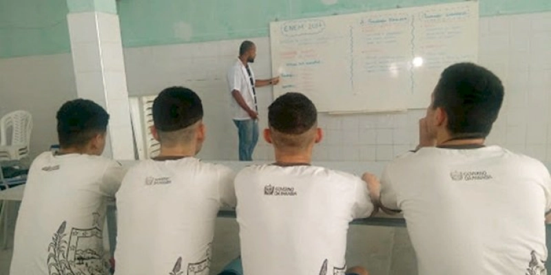 Mais de 100 socieducandos se matriculam nas escolas cidadãs integrais para o ano letivo 2022