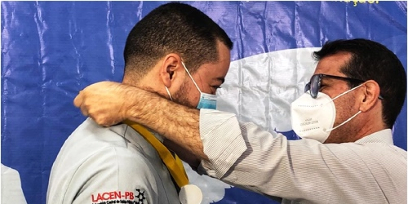 Lacen-PB recebe homenagem pela atuação no combate ao coronavírus
