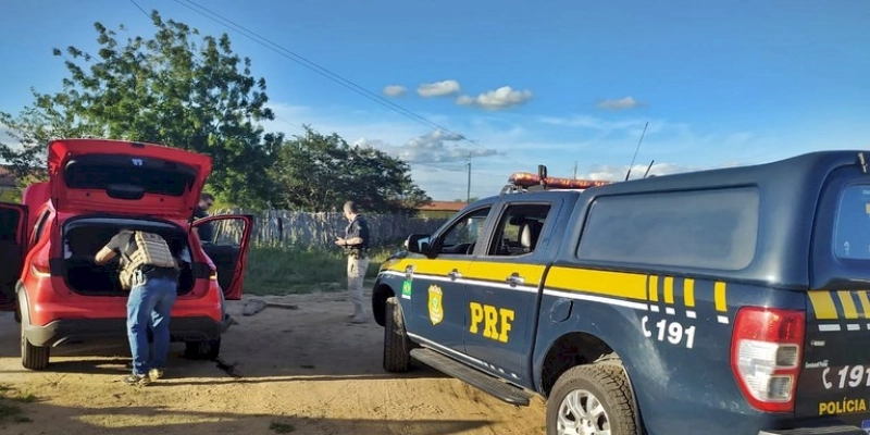 Três homens são detidos e dois veículos roubados são recuperados pela PRF na PB
