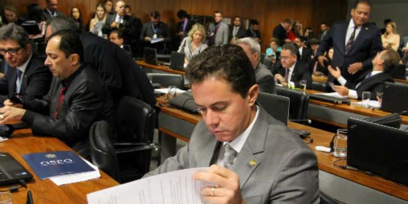 Comissão aprova projeto de Veneziano que garante benefícios do Bolsa Família para abrigos de crianças e adolescentes