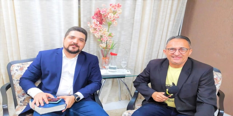 Pastor Tiago Mello debate comportamento social, e religiosidade no Ponto & Vírgula; Assista aqui 