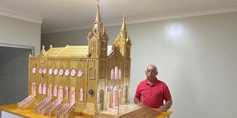 Funcionário Público consegue esculpir réplica idêntica da Igreja Matriz em Sousa