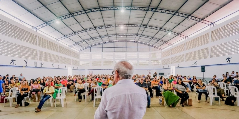 Prefeito abre curso de formação que vai reestruturar educação integral na Capital