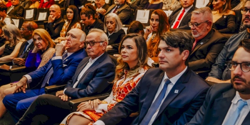 Cícero Lucena e Leo Bezerra recebem prêmio Heitor Falcão de reconhecimento a personalidades que contribuem com o crescimento da Capital