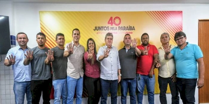 14 prefeitos, vereadores e lideranças políticas declaram apoio a João no 2º turno