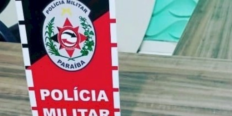Polícia detém homem com mandado de prisão em aberto por tráfico de drogas e porte ilegal de armas