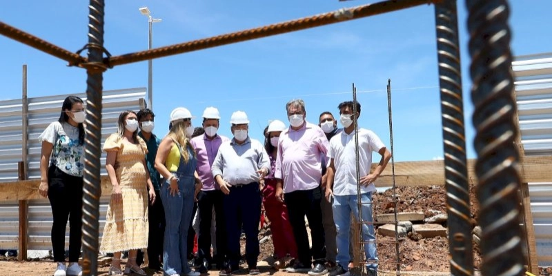 Governador inspeciona obras de construção da oficina ortopédica e de reforma do mercado público em Sousa