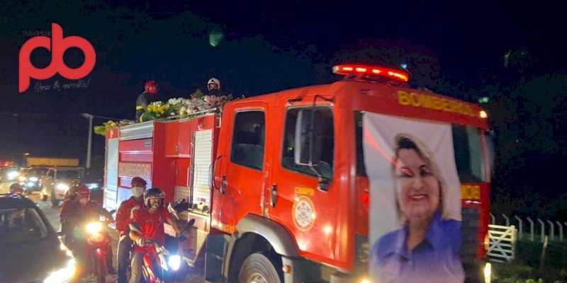 Regado a muita comoção e lágrimas, o corpo de Chaguinha de Edilson chega ao município de Coremas 