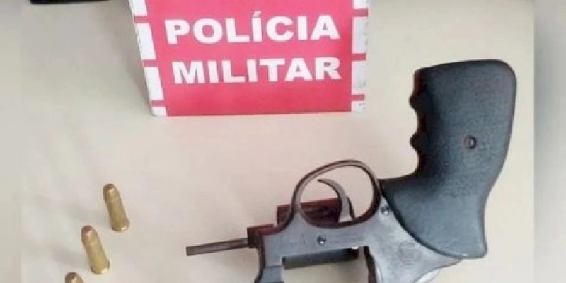 PM apreende arma de fogo municiada e conduz proprietário para a delegacia; veja 