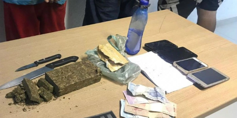 ROTAM apreende drogas com dois suspeitos de tráfico durante patrulhamento nesta quarta