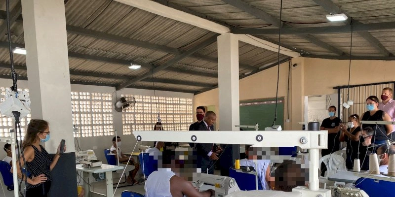 Reeducandos recebem certificados do curso de Corte e Costura Industrial