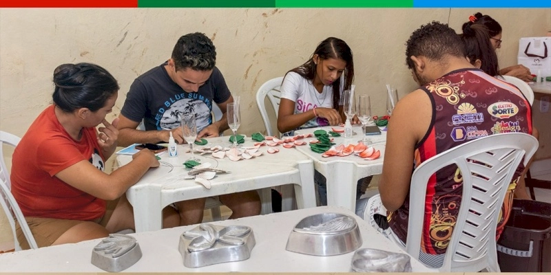 Curso Profissionalizante de Flores Artificiais é aplicado pela Secretaria de Assistência Social em São José da Lagoa Tapada 
