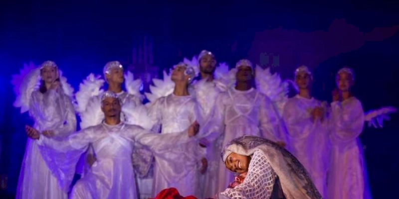 Público aplaude de pé espetáculo Paixão de Cristo em segunda noite de apresentação